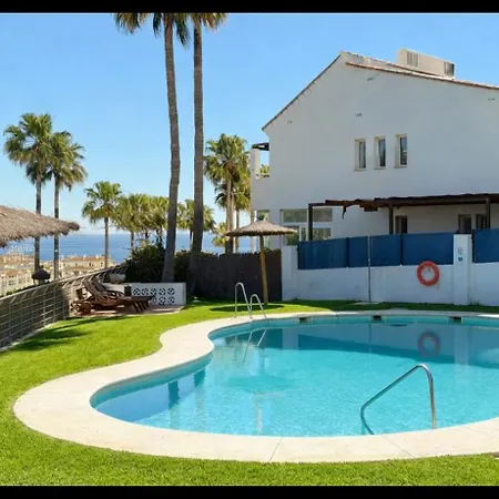 Vila Pool- Aircon- Quiet&peaceful- Familyfriendly